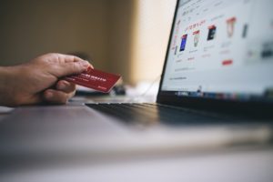 Hlavní ekonom Rusňákovy DRFG varuje před bezhotovostní ekonomikou