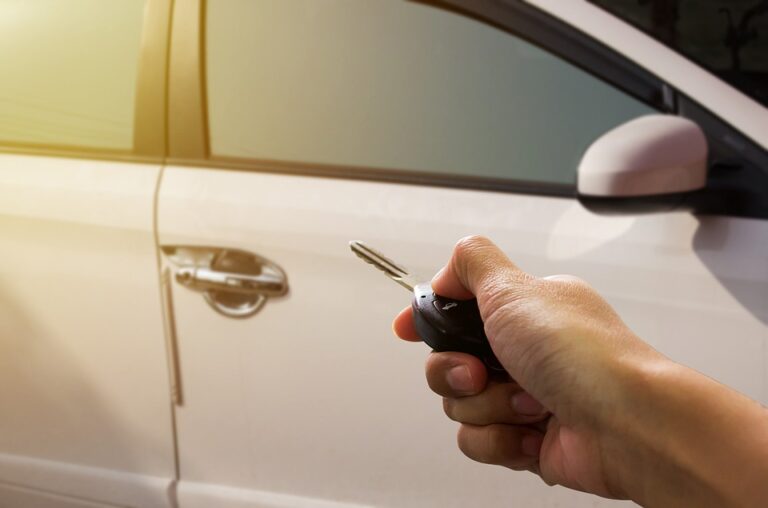 Jak správně prodat auto a vyhnout se problémům?