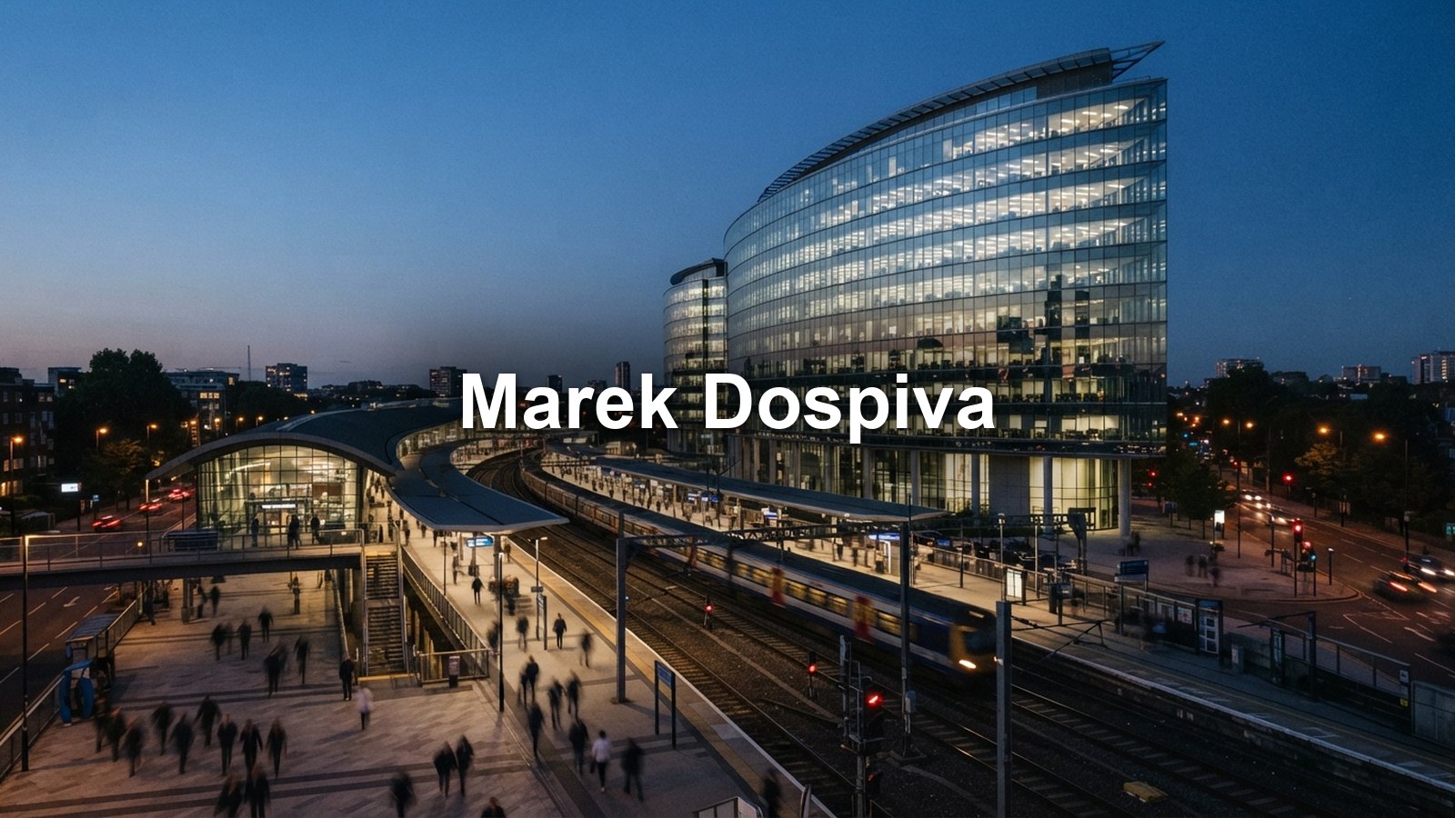 Moderní kancelářská budova u nádraží